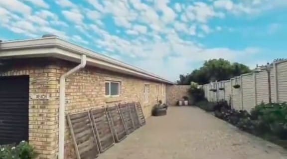 To Let 4 Bedroom Property for Rent in Winterstrand Eastern Cape